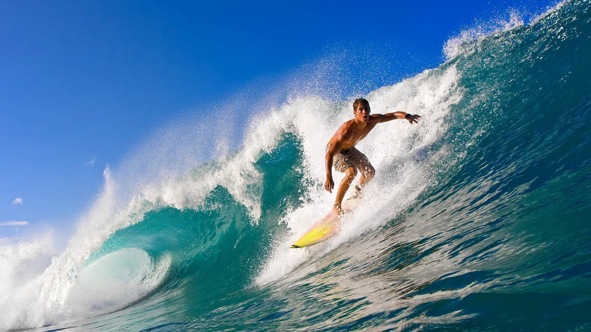 德甲争夺激烈，精彩反击和战术调整不断出现，德甲打法